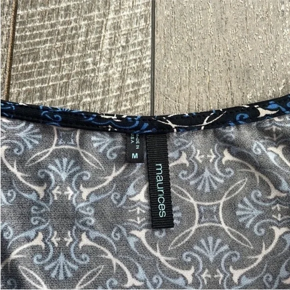 Maurices Size Medium Navy Blue Printed Casual Top - Picture 4 of 6